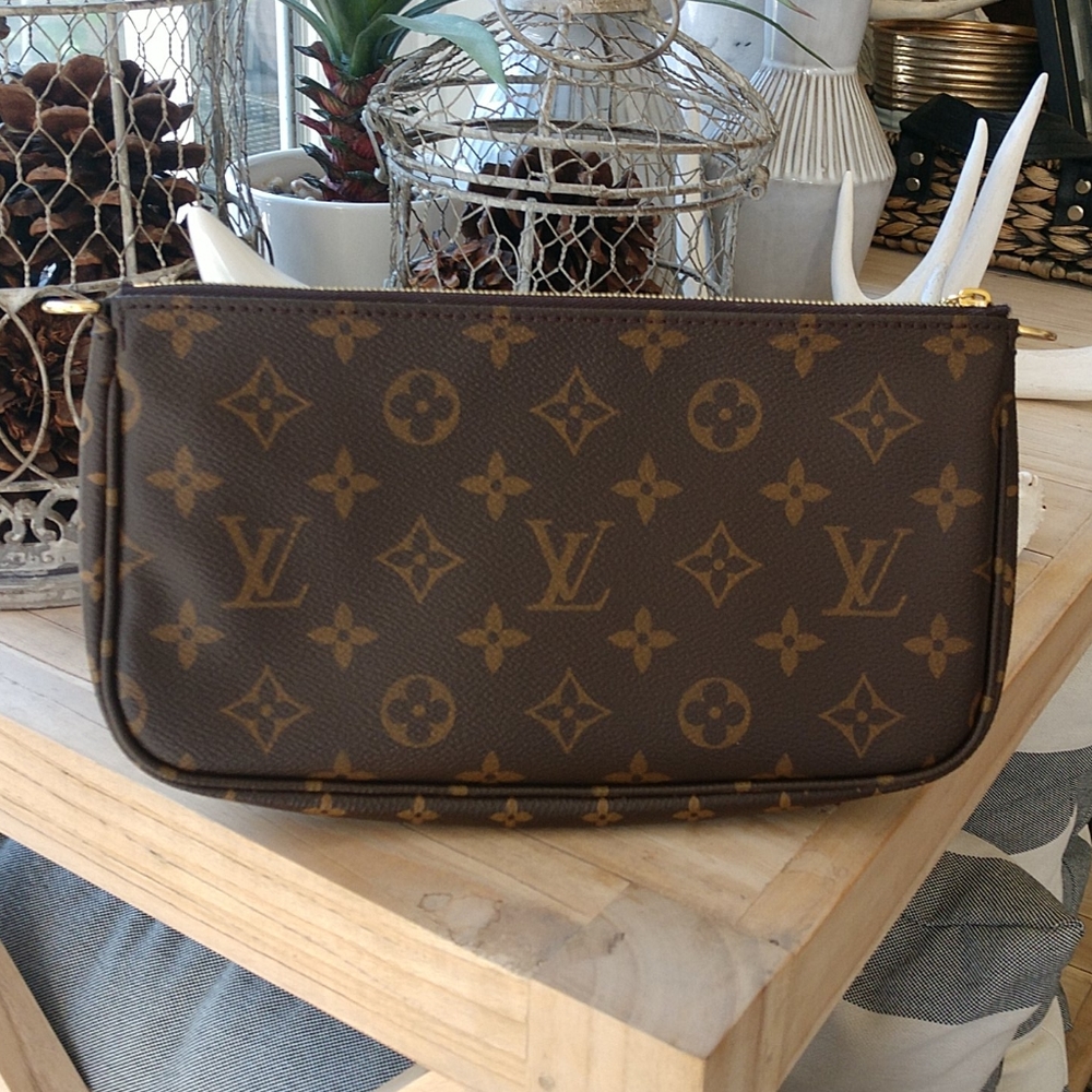 Authentic Louis Vuitton Large Multi Pochette - Picture 3 of 8
